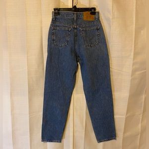 Vintage Medium Wash Levi’s 512 High Waisted Slim & Tapered 90’s Y2K Mom Jeans